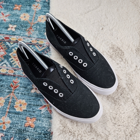 Torrid Black Canvas No Laces Slip On Sneaker WOmen US 8 - Picture 7 of 12